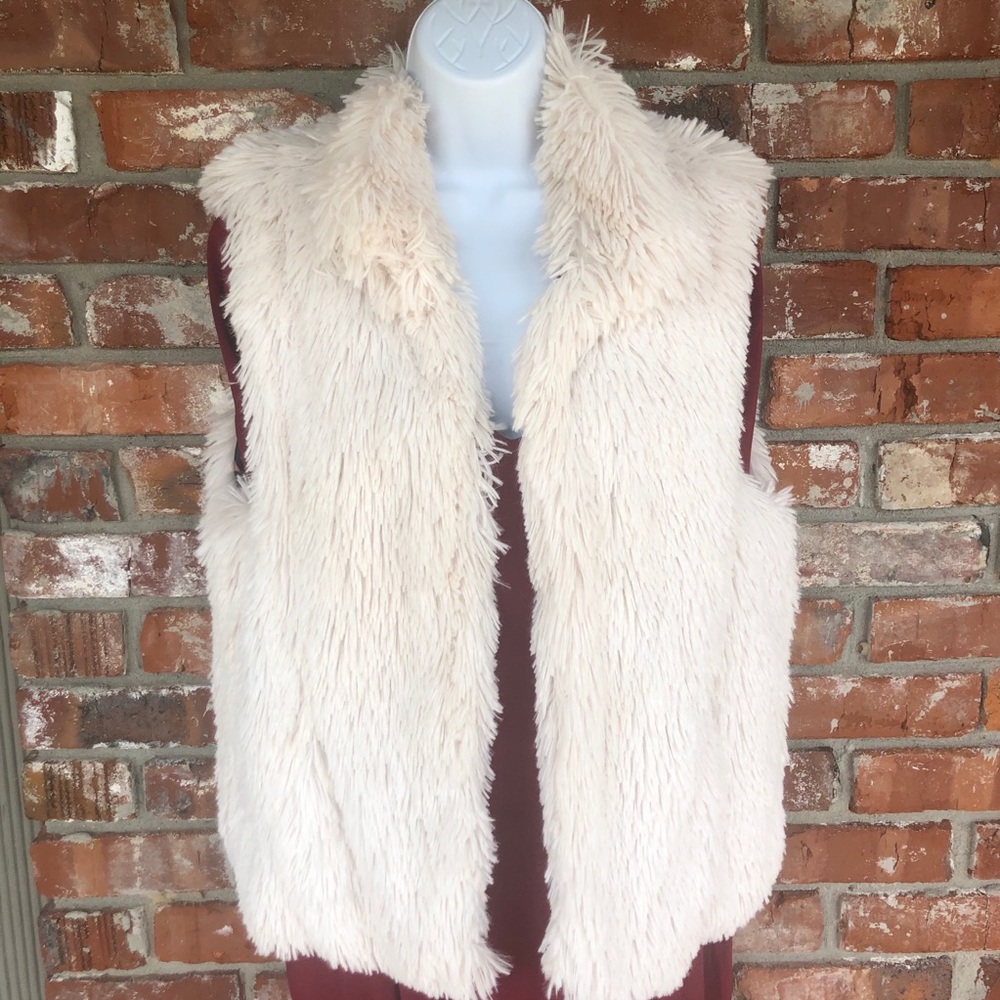 Betsey Johnson cream faux fur vest size Large